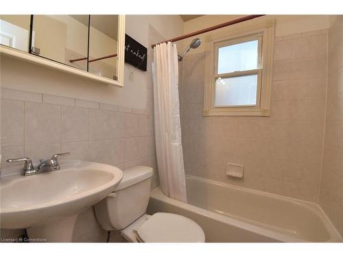 174 East 12Th Street, Hamilton, ON - Indoor Photo Showing Bathroom