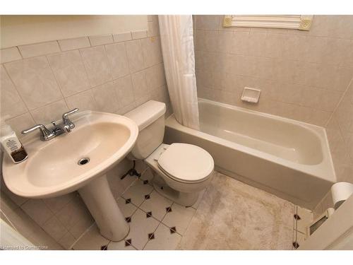 174 East 12Th Street, Hamilton, ON - Indoor Photo Showing Bathroom