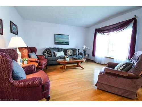 208 Forest Street E, Dunnville, ON - Indoor Photo Showing Living Room