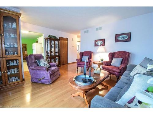 208 Forest Street E, Dunnville, ON - Indoor Photo Showing Living Room