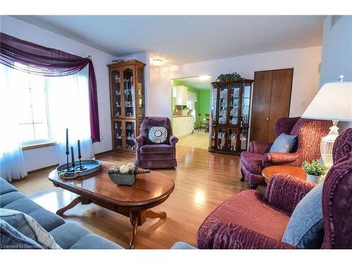 208 Forest Street E, Dunnville, ON - Indoor Photo Showing Living Room