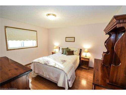 208 Forest Street E, Dunnville, ON - Indoor Photo Showing Bedroom