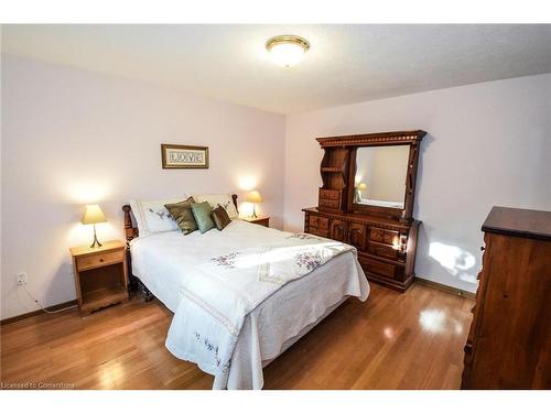 208 Forest Street E, Dunnville, ON - Indoor Photo Showing Bedroom