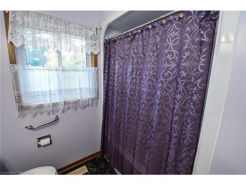 208 Forest Street E, Dunnville, ON - Indoor Photo Showing Bathroom