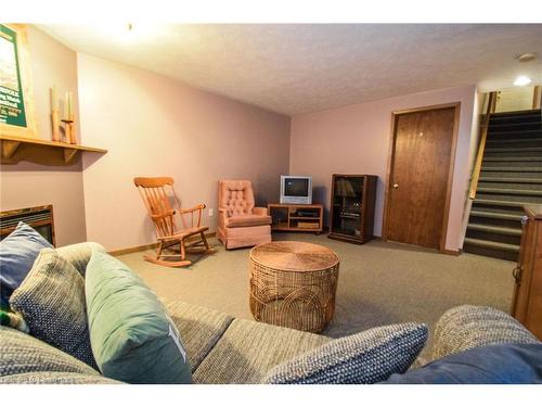 208 Forest Street E, Dunnville, ON - Indoor Photo Showing Living Room