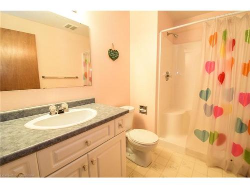 208 Forest Street E, Dunnville, ON - Indoor Photo Showing Bathroom