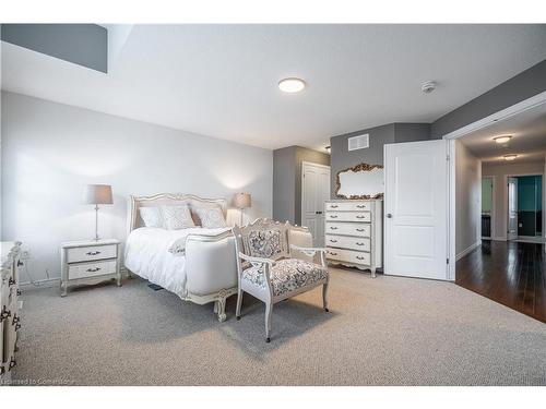 97 Chartwell Circle, Hamilton, ON - Indoor Photo Showing Bedroom