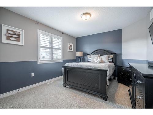 97 Chartwell Circle, Hamilton, ON - Indoor Photo Showing Bedroom