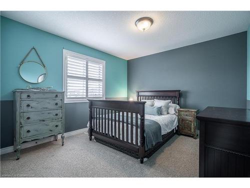 97 Chartwell Circle, Hamilton, ON - Indoor Photo Showing Bedroom