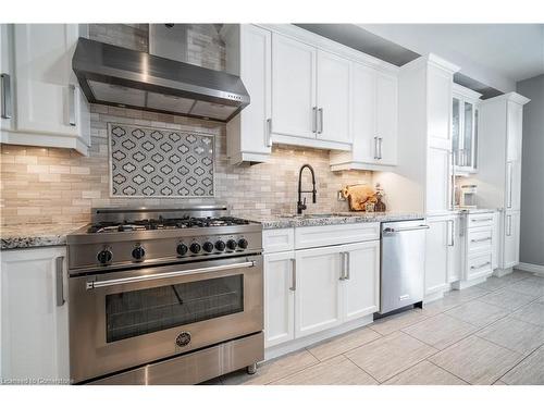 97 Chartwell Circle, Hamilton, ON - Indoor Photo Showing Kitchen With Upgraded Kitchen