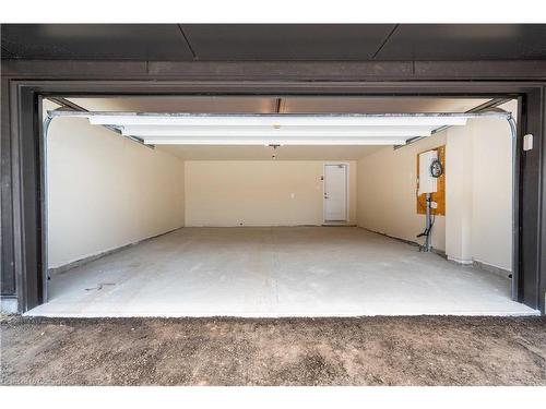 13-2273 Turnberry Road, Burlington, ON - Indoor Photo Showing Garage