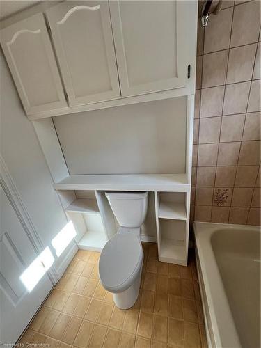 146 Cumberland Avenue, Hamilton, ON - Indoor Photo Showing Bathroom