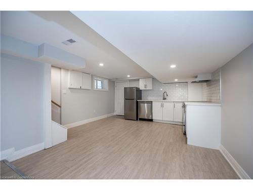 B1-28 Garfield Avenue N, Hamilton, ON - Indoor Photo Showing Kitchen