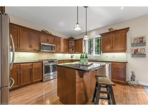 35 Oldmill Road, Ancaster, ON - Indoor Photo Showing Kitchen