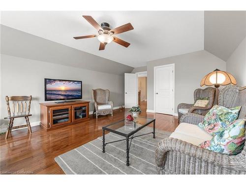 35 Oldmill Road, Ancaster, ON - Indoor Photo Showing Living Room