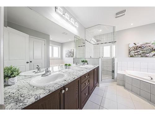 51 Narbonne Crescent, Stoney Creek, ON - Indoor Photo Showing Bathroom