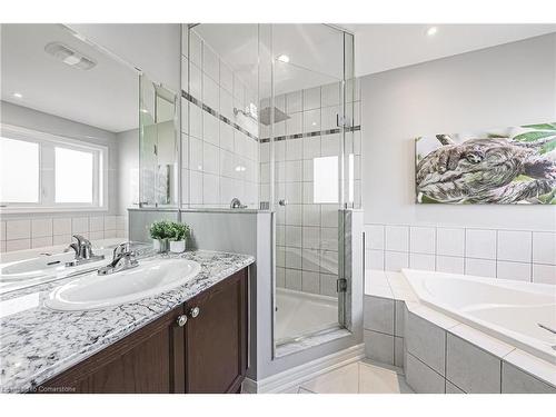 51 Narbonne Crescent, Stoney Creek, ON - Indoor Photo Showing Bathroom