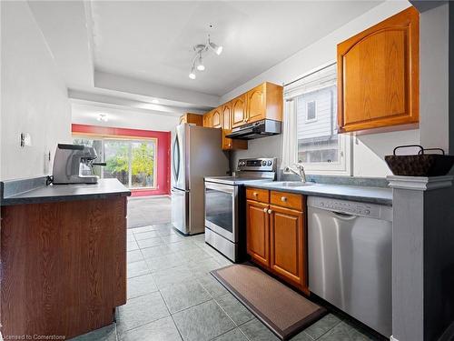 1020 Henley Road, Mississauga, ON - Indoor Photo Showing Kitchen