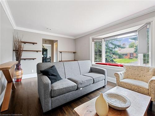 1020 Henley Road, Mississauga, ON - Indoor Photo Showing Living Room