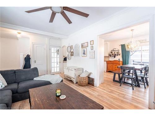 529 Forks Road, Welland, ON - Indoor Photo Showing Living Room