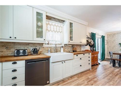 529 Forks Road, Welland, ON - Indoor Photo Showing Kitchen