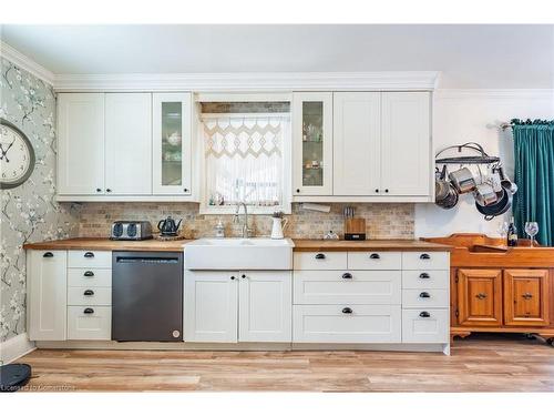 529 Forks Road, Welland, ON - Indoor Photo Showing Kitchen