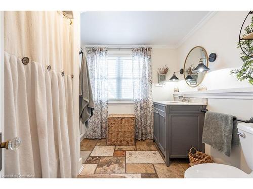 529 Forks Road, Welland, ON - Indoor Photo Showing Bathroom