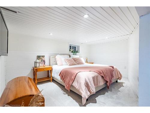 529 Forks Road, Welland, ON - Indoor Photo Showing Bedroom