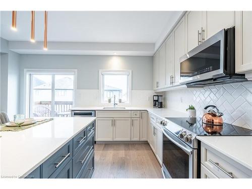 4073 Thomas Street, Beamsville, ON - Indoor Photo Showing Kitchen With Upgraded Kitchen