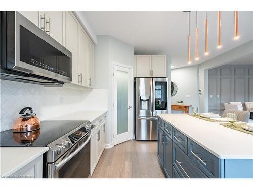 4073 Thomas Street, Beamsville, ON - Indoor Photo Showing Kitchen With Upgraded Kitchen