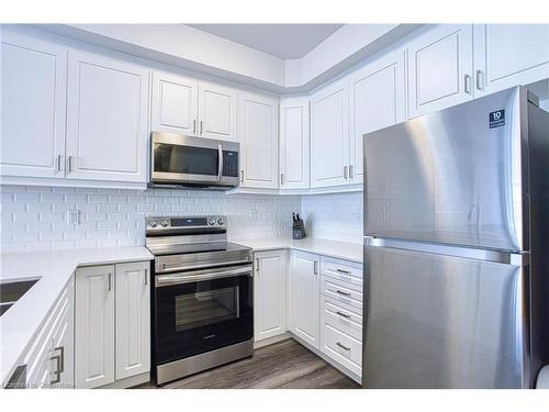 59-575 Woodward Avenue, Hamilton, ON - Indoor Photo Showing Kitchen