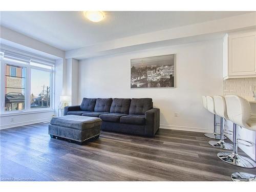 59-575 Woodward Avenue, Hamilton, ON - Indoor Photo Showing Living Room