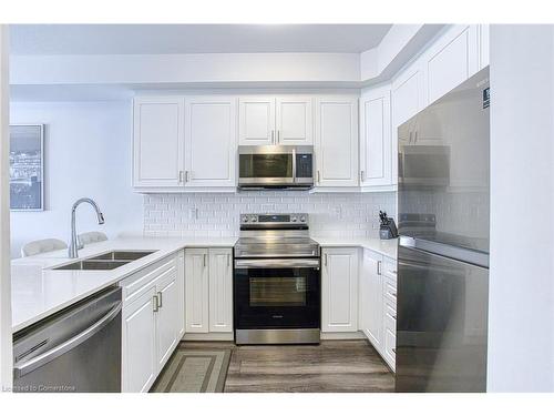 59-575 Woodward Avenue, Hamilton, ON - Indoor Photo Showing Kitchen With Double Sink