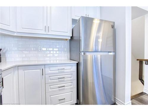 59-575 Woodward Avenue, Hamilton, ON - Indoor Photo Showing Kitchen