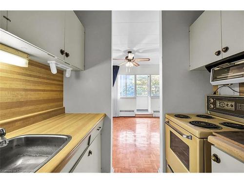 304-107 St. Joseph'S Drive, Hamilton, ON - Indoor Photo Showing Kitchen