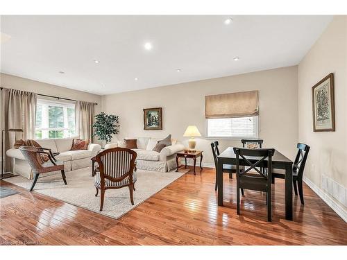 4531 Frances Crescent, Beamsville, ON - Indoor Photo Showing Living Room