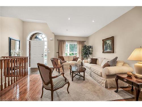 4531 Frances Crescent, Beamsville, ON - Indoor Photo Showing Living Room