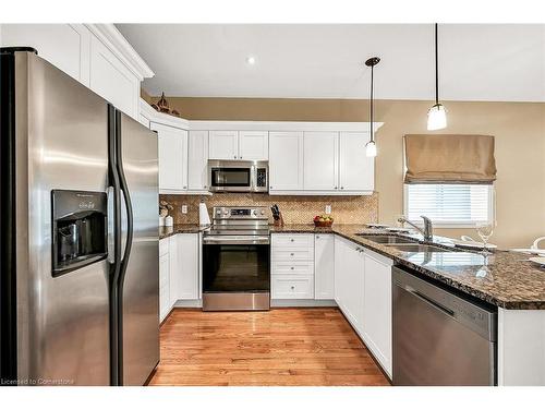 4531 Frances Crescent, Beamsville, ON - Indoor Photo Showing Kitchen With Double Sink With Upgraded Kitchen