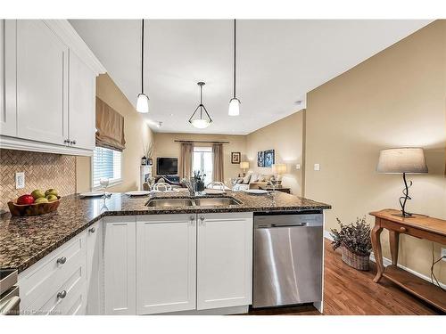 4531 Frances Crescent, Beamsville, ON - Indoor Photo Showing Kitchen With Double Sink With Upgraded Kitchen