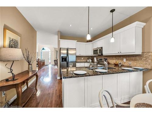 4531 Frances Crescent, Beamsville, ON - Indoor Photo Showing Kitchen With Upgraded Kitchen