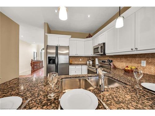 4531 Frances Crescent, Beamsville, ON - Indoor Photo Showing Kitchen With Double Sink With Upgraded Kitchen