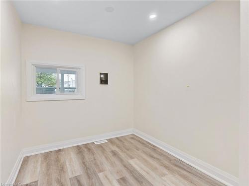 1 Exeter Avenue, Welland, ON - Indoor Photo Showing Other Room