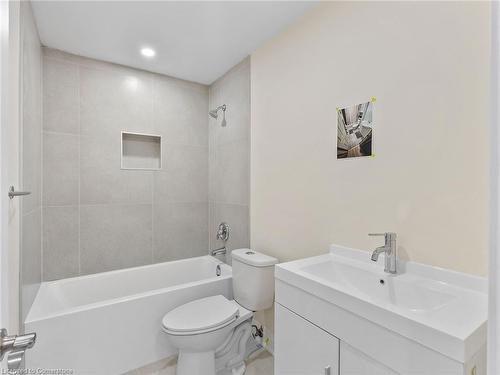 1 Exeter Avenue, Welland, ON - Indoor Photo Showing Bathroom