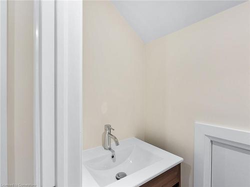 1 Exeter Avenue, Welland, ON - Indoor Photo Showing Bathroom