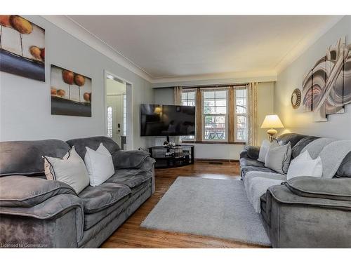 49 Tisdale Street S, Hamilton, ON - Indoor Photo Showing Living Room