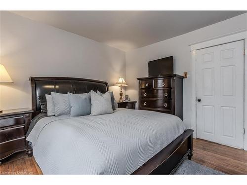 49 Tisdale Street S, Hamilton, ON - Indoor Photo Showing Bedroom