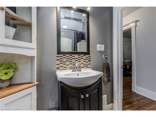 49 Tisdale Street S, Hamilton, ON - Indoor Photo Showing Bathroom