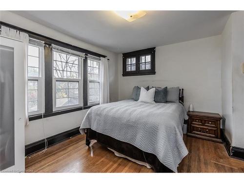 49 Tisdale Street S, Hamilton, ON - Indoor Photo Showing Bedroom