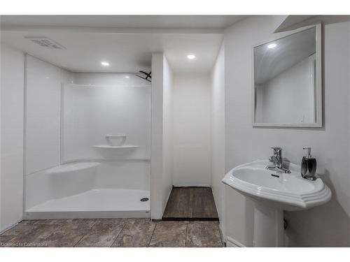 49 Tisdale Street S, Hamilton, ON - Indoor Photo Showing Bathroom