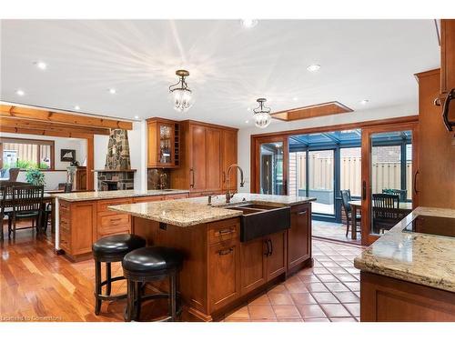 1194 Stirling Drive, Oakville, ON - Indoor Photo Showing Kitchen